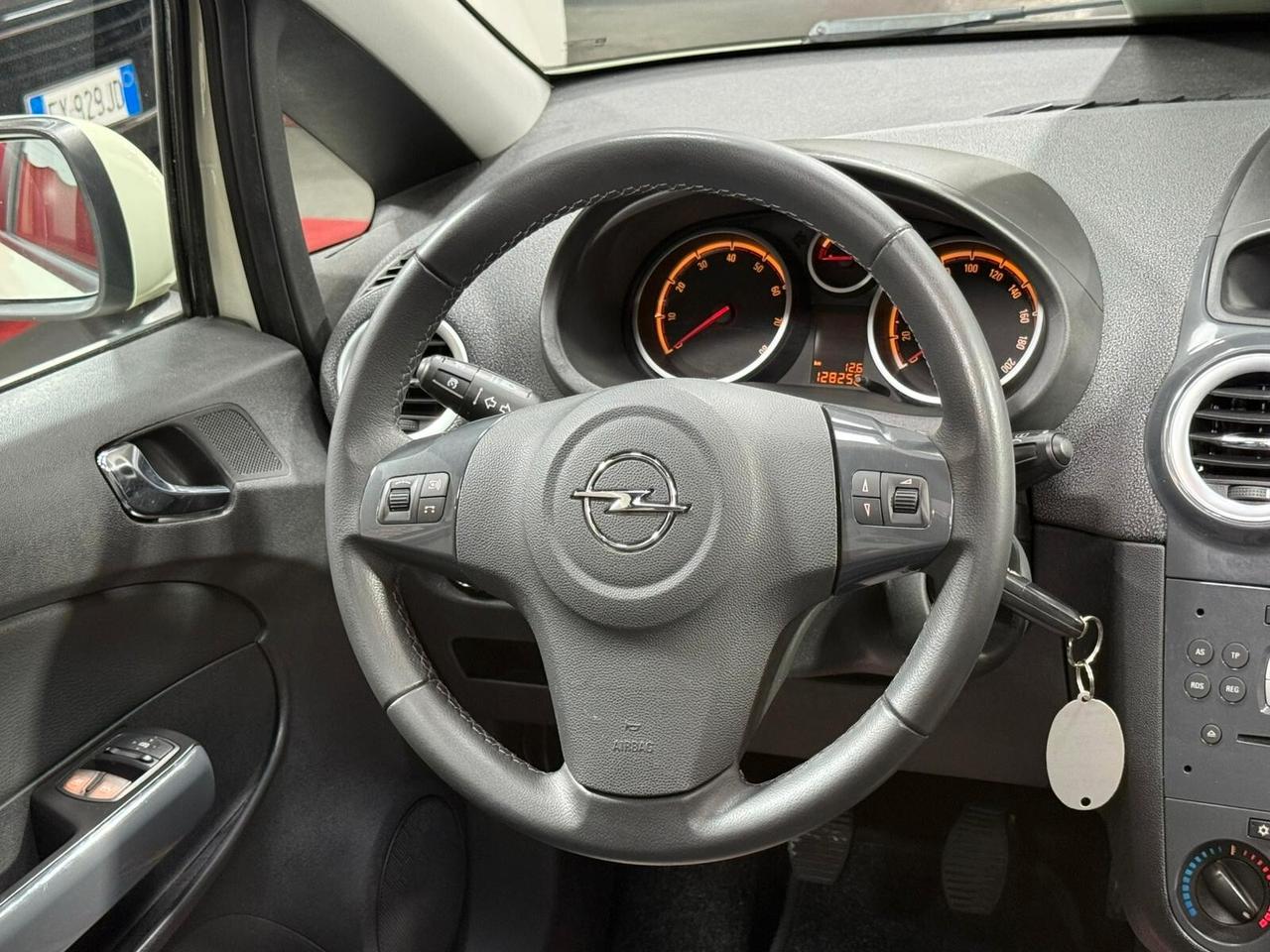 Opel Corsa 1.2 86cv Cosmo - 2011