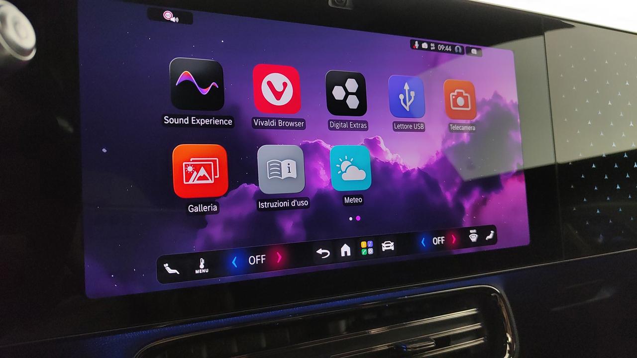 Mercedes-Benz CLA 250+ con tecnologia EQ