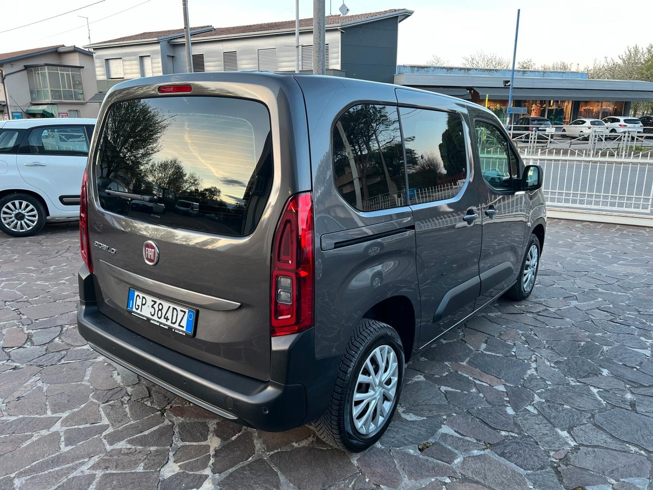 Fiat Doblo 1.5 BlueHdi 130CV AT8 Combi N1 Autocarro 5 posti