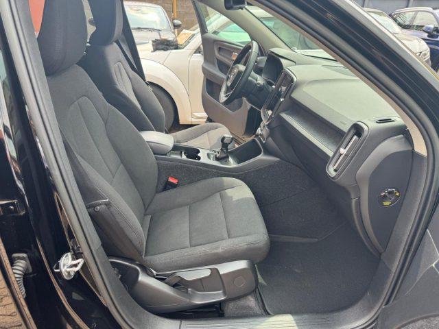 VOLVO XC40 T2 Momentum Core