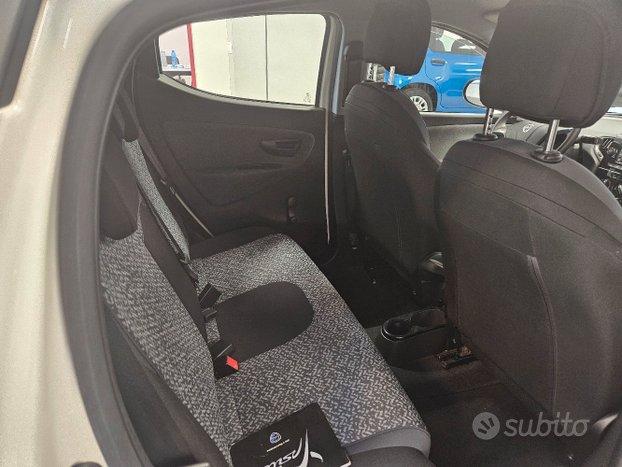 lancia ypsilon ecochic hybrid