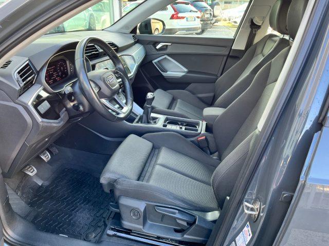 AUDI Q3 35 TFSI Business Advanced