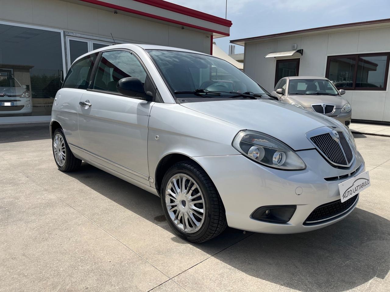 Lancia Ypsilon 1.2 69 CV Unyca