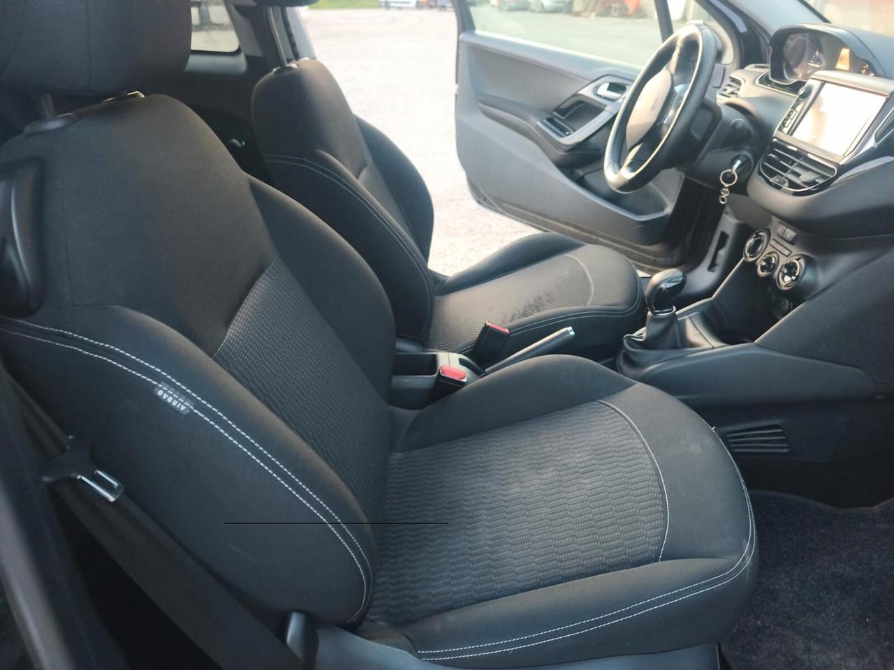 Peugeot 208 2019----1.2 Benzina Neopatentati