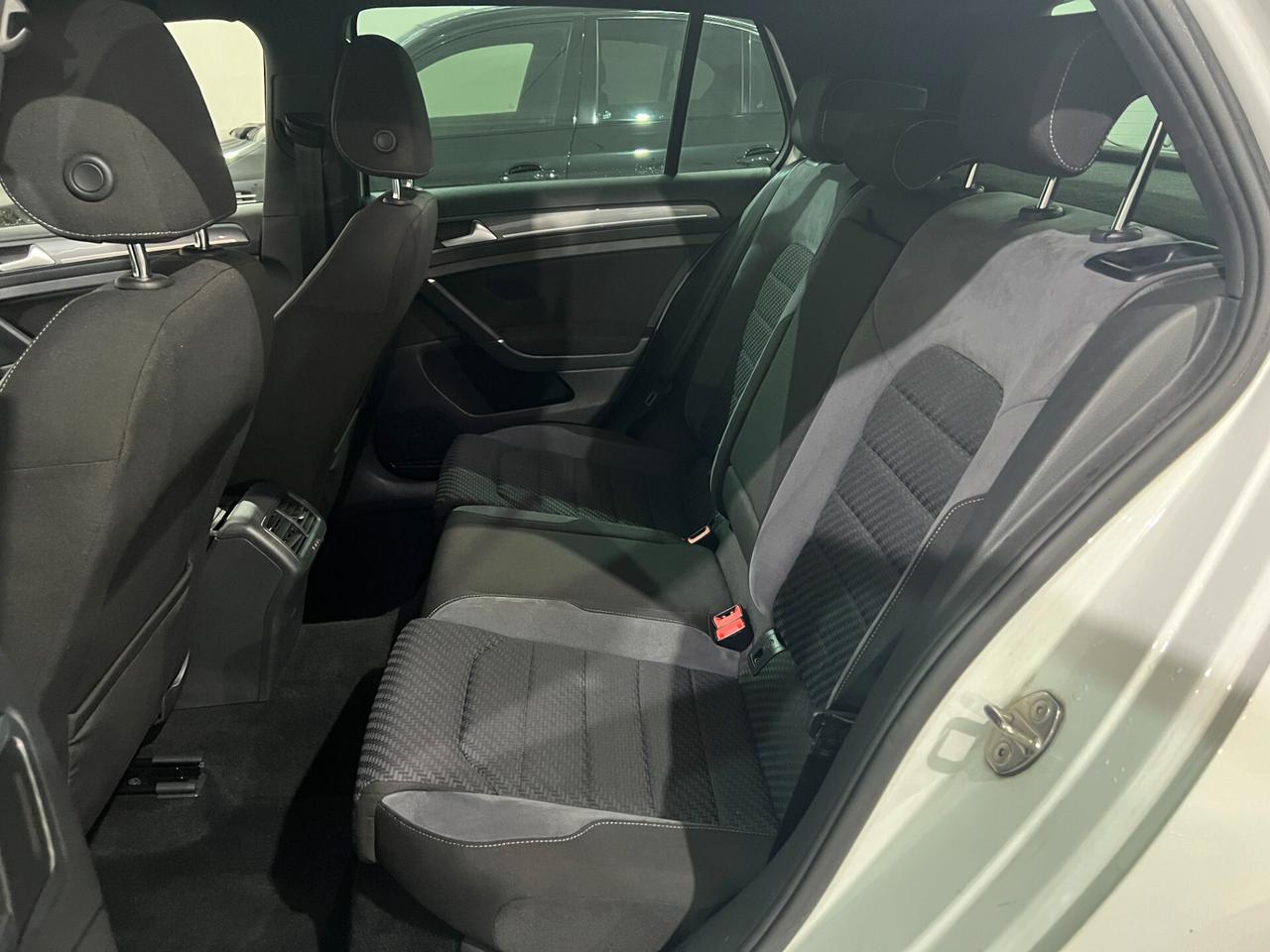 Volkswagen Golf 1.6 116 CV - R-LINE - 2017