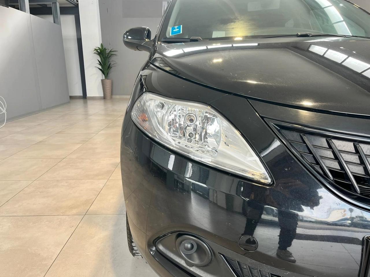 Lancia Ypsilon 1.0 FireFly 5 porte S&S Hybrid Silver