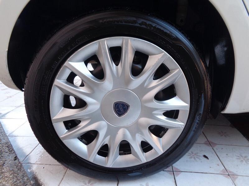 Lancia Ypsilon 1.2 69 CV 5 porte GPL Ecochic Silver