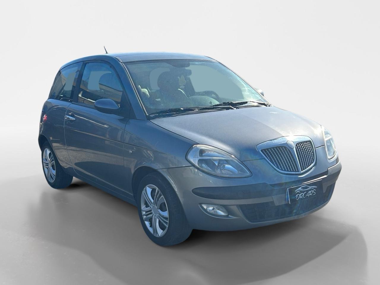 Lancia Ypsilon 1.3 MJT 75 CV Platino