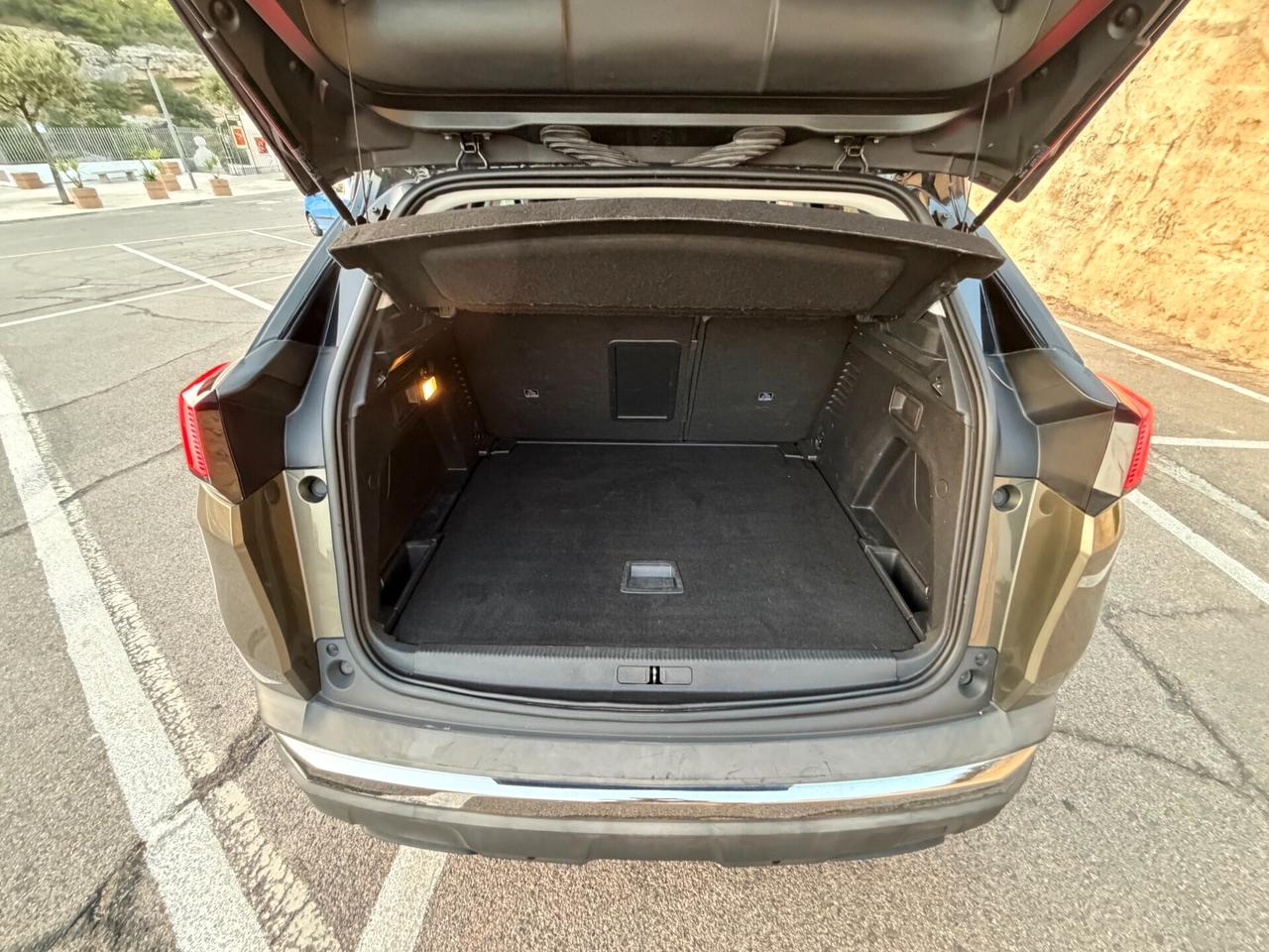 Peugeot 3008 ALLURE/1.6 120CV/PELLE/18"/CAR PLAY