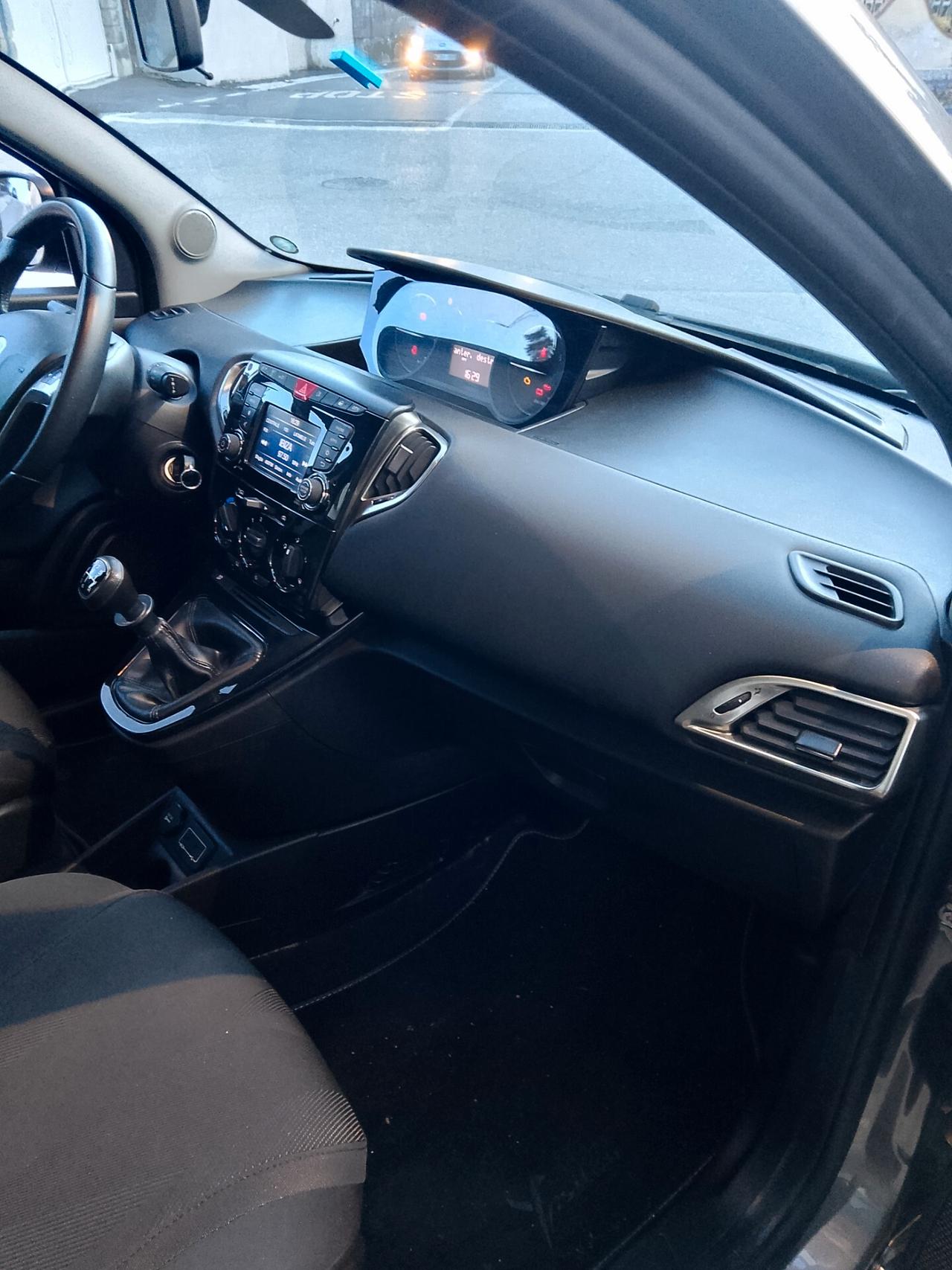 Lancia Ypsilon 1.2 69 CV 5 porte Gold