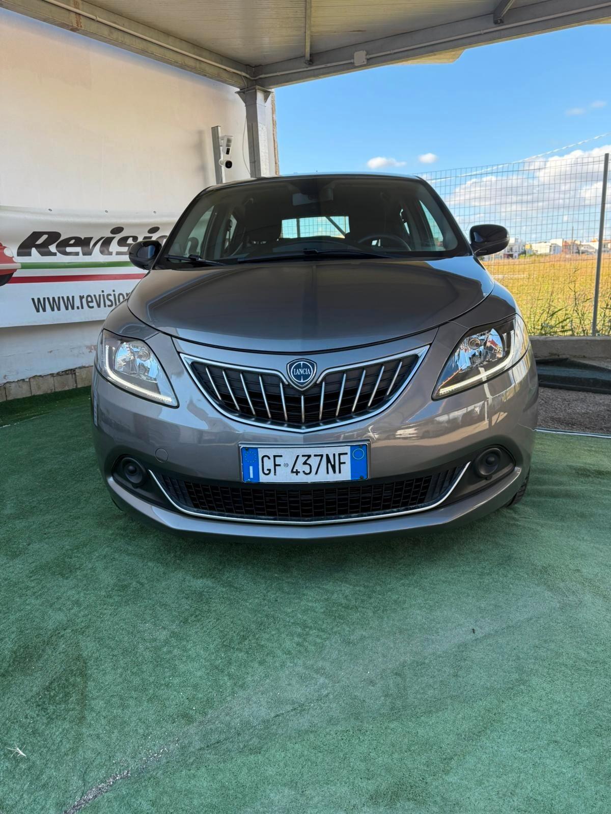 Lancia Ypsilon 1.0 FireFly 5 porte S&S Hybrid Ecochic Silver