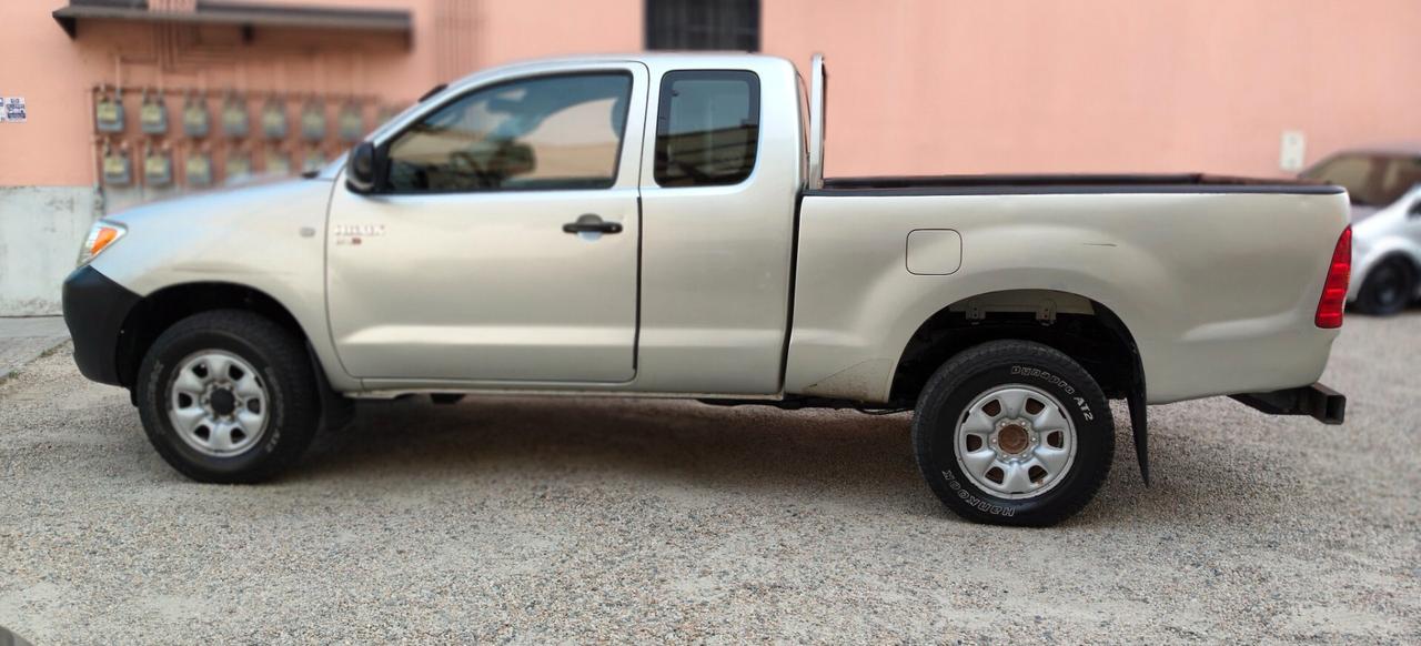 Toyota Hilux 2.5 D-4D 4WD Extra Cab PICK UP