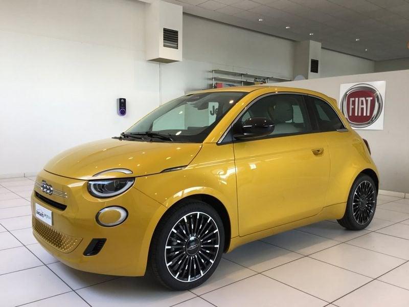 FIAT 500 Hybrid Hybrid Icon MY26 PACK STYLE