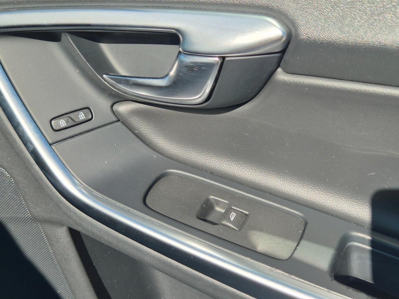 Volvo V60 D2 Geartronic Summum