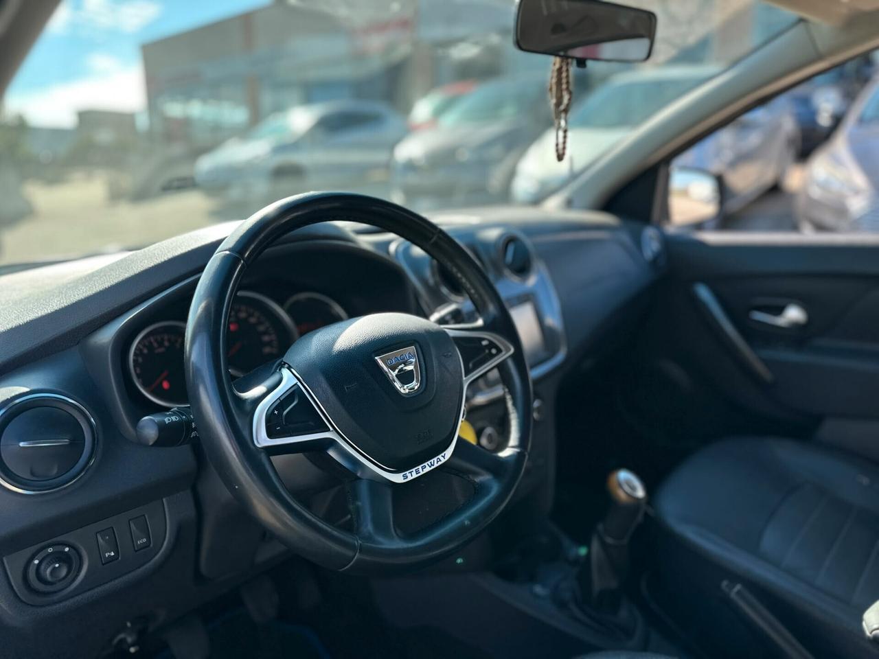 Dacia Sandero 0.9 b/gpl 2017 neop