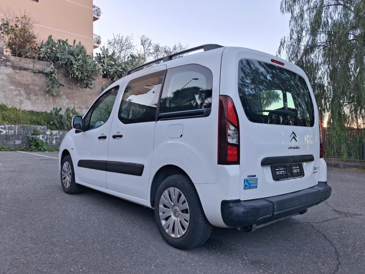 Citroen Berlingo Pianale ribassato con rampa disabili in carrozzina