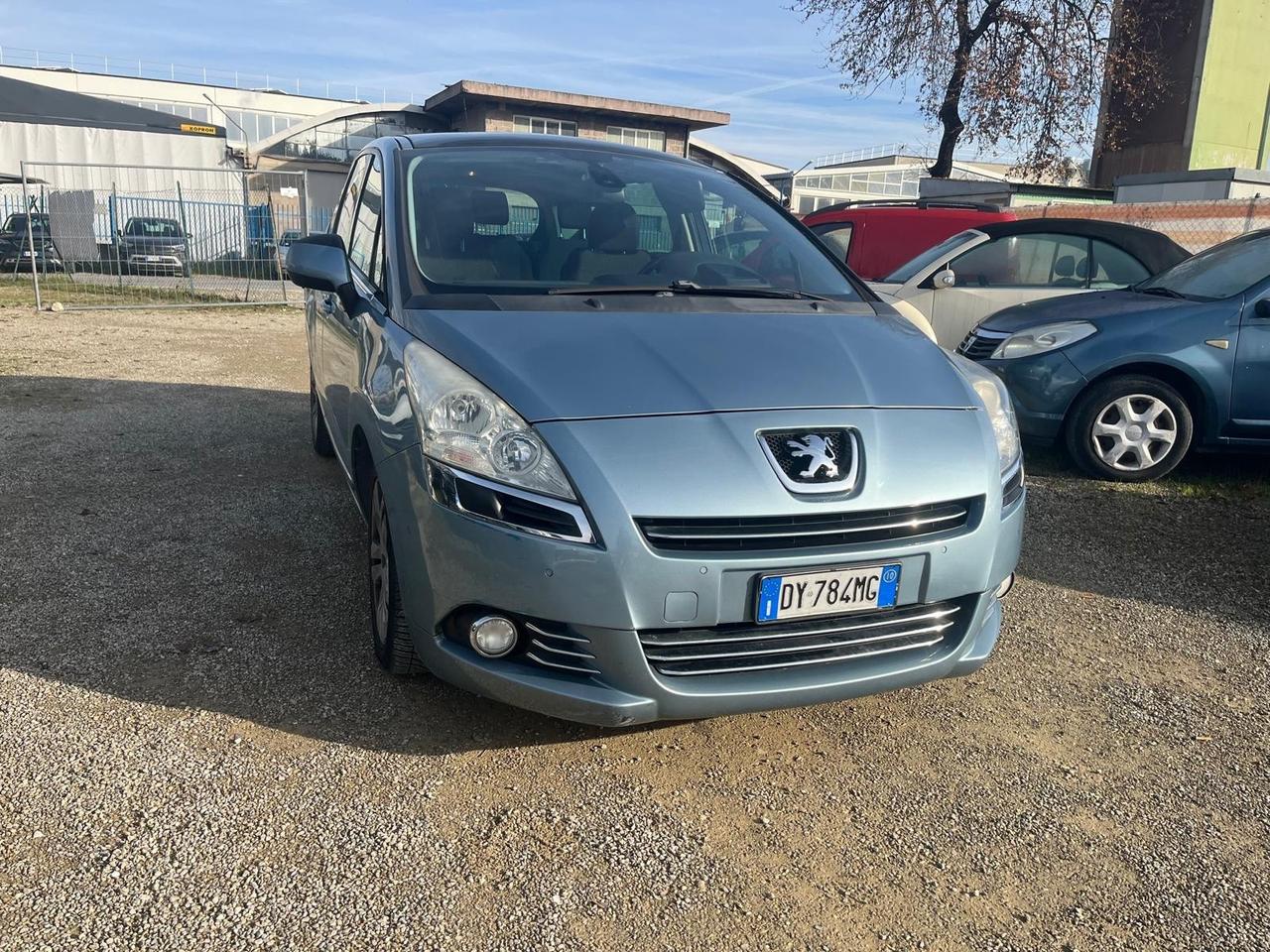 Peugeot 5008 1.6 HDi 110CV Féline