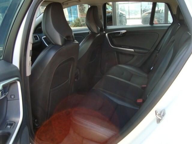 Volvo V60 Cross Country D3 Geartronic Summum