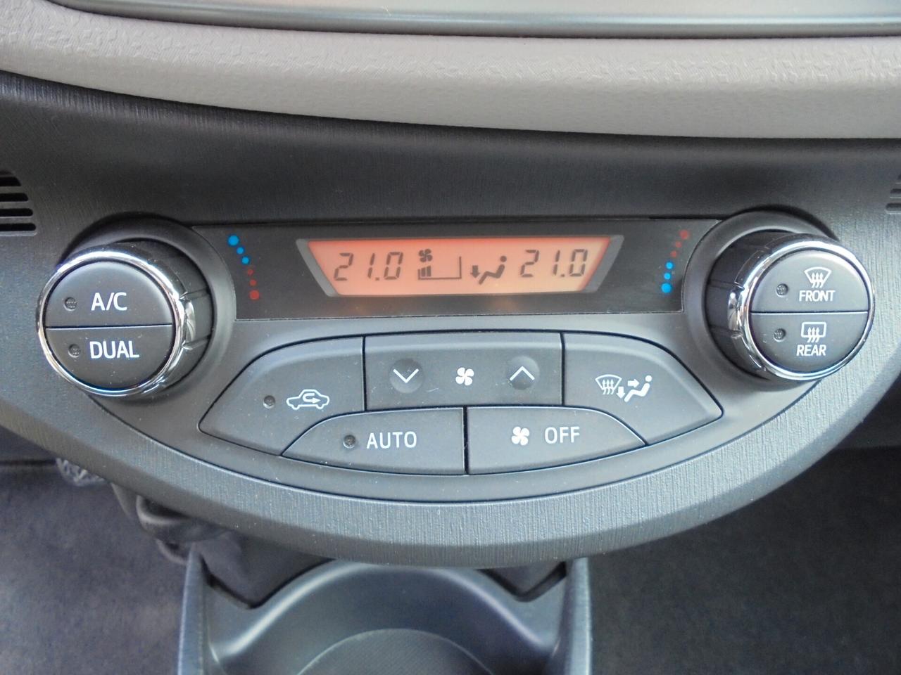 TOYOTA YARIS 1.0 VVT-i 5P LOUNGE – UNIPROPRIETARIO-