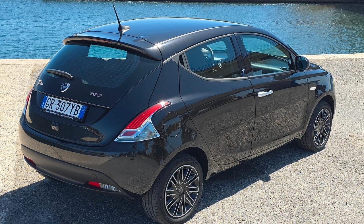 Lancia Ypsilon 1.0 FireFly 5 porte S&S Hybrid Gold