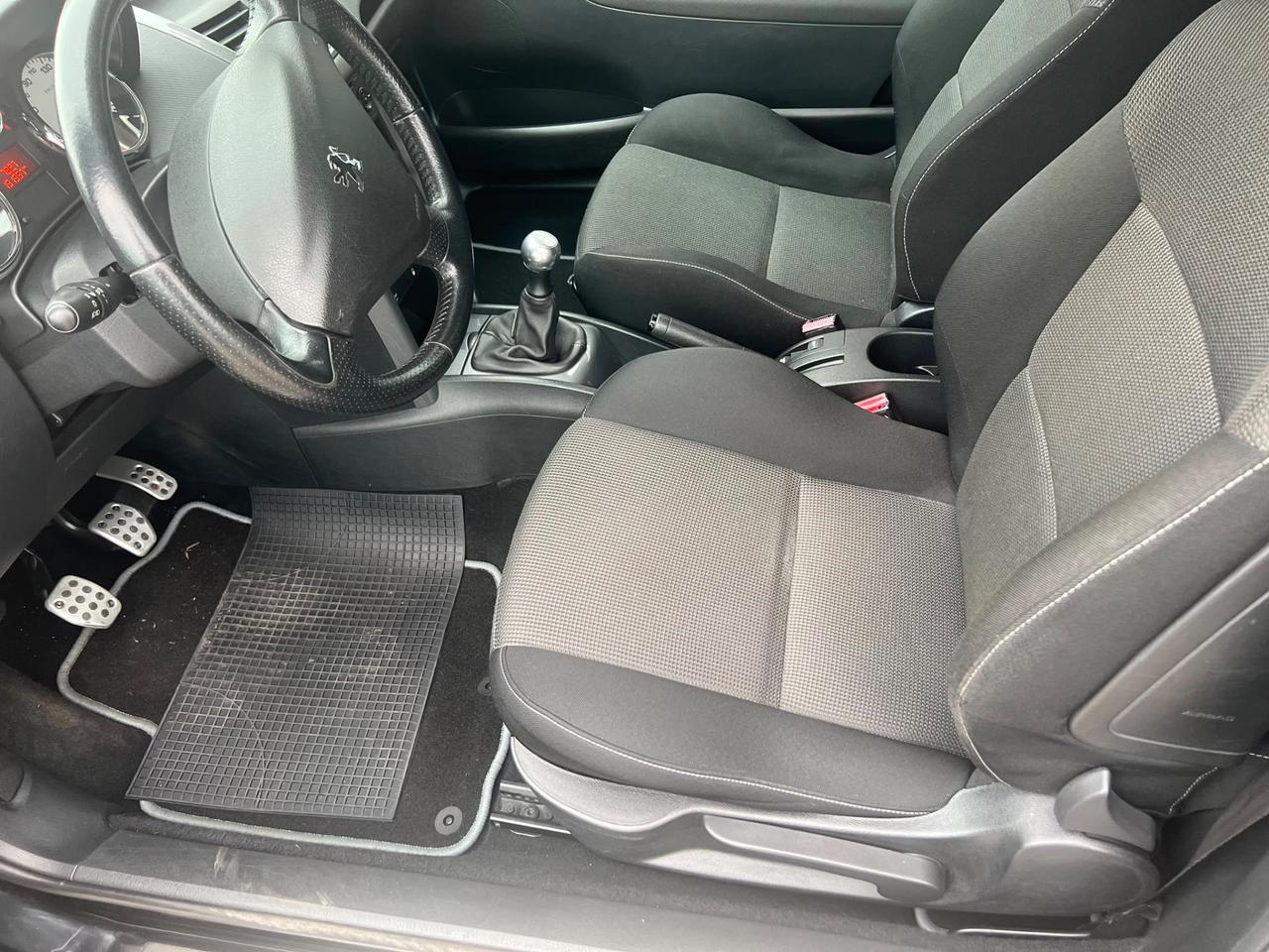 Peugeot 207 1.6 VTI CC ROLAND GARROS
