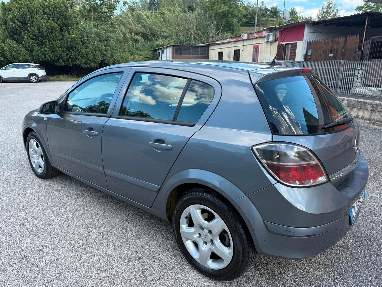 Opel Astra 1.3 CDTI 5 porte Enjoy