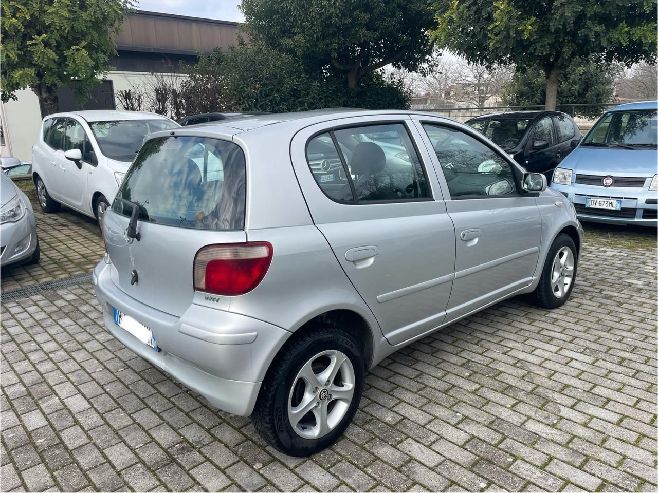Toyota Yaris 1.0i 16V cat 5 porte Sol