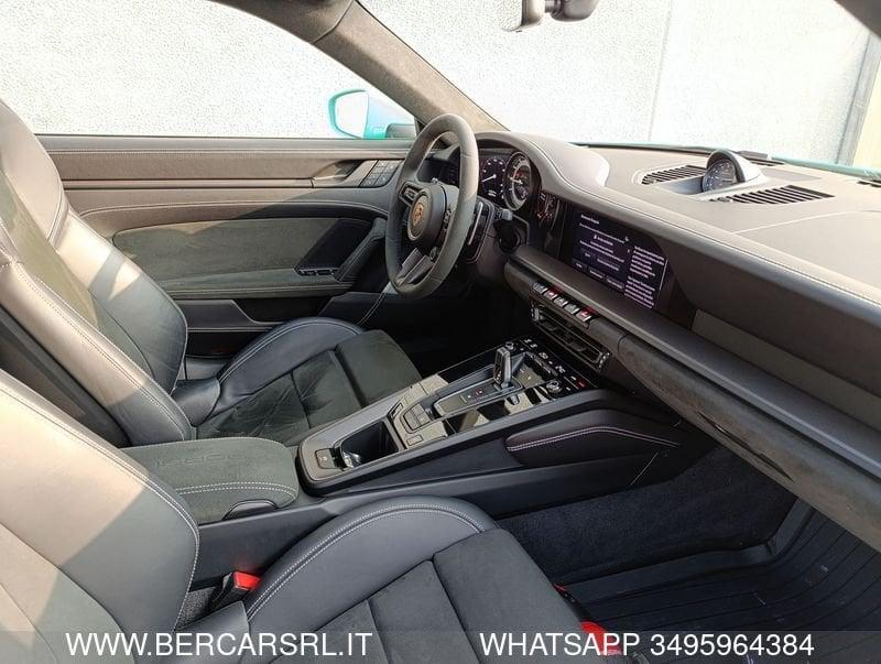 Porsche 911 Carrera 4 GTS