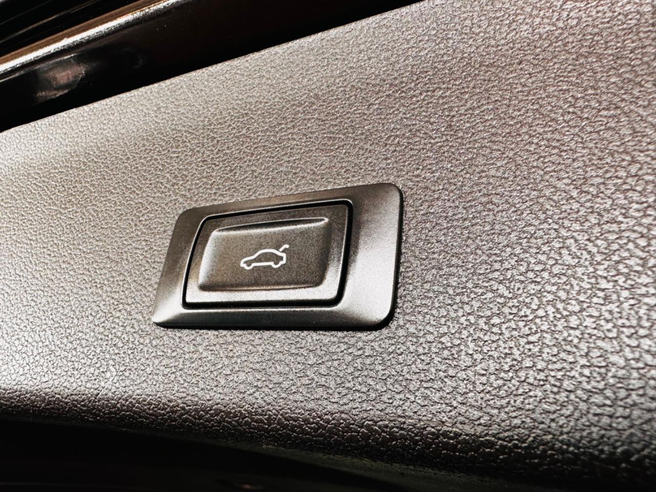 Audi A4 2.0 TDI 177 CV 4x4 S-Tronic Gancio Traino