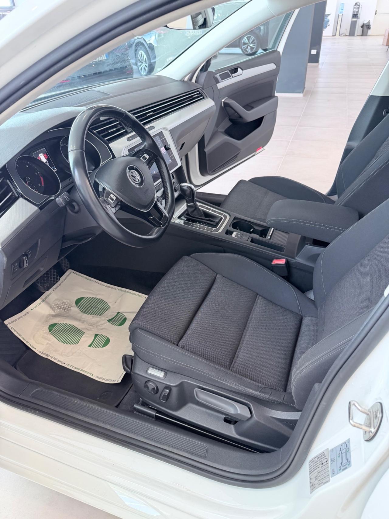 Volkswagen Passat Variant 1.6 TDI SCR DSG Business BMT