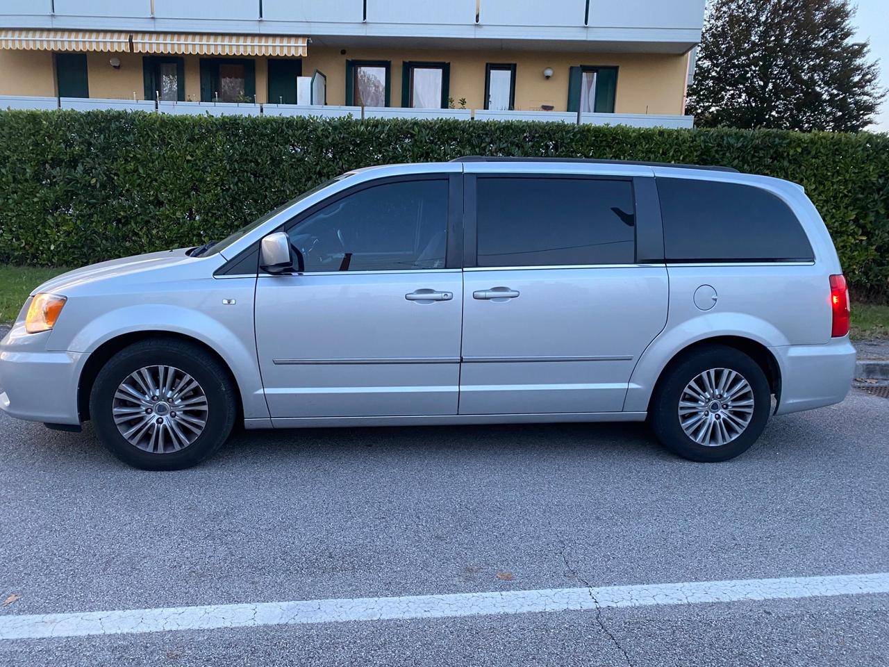 Lancia Voyager 2.8 Turbodiesel Platinum 163 CV