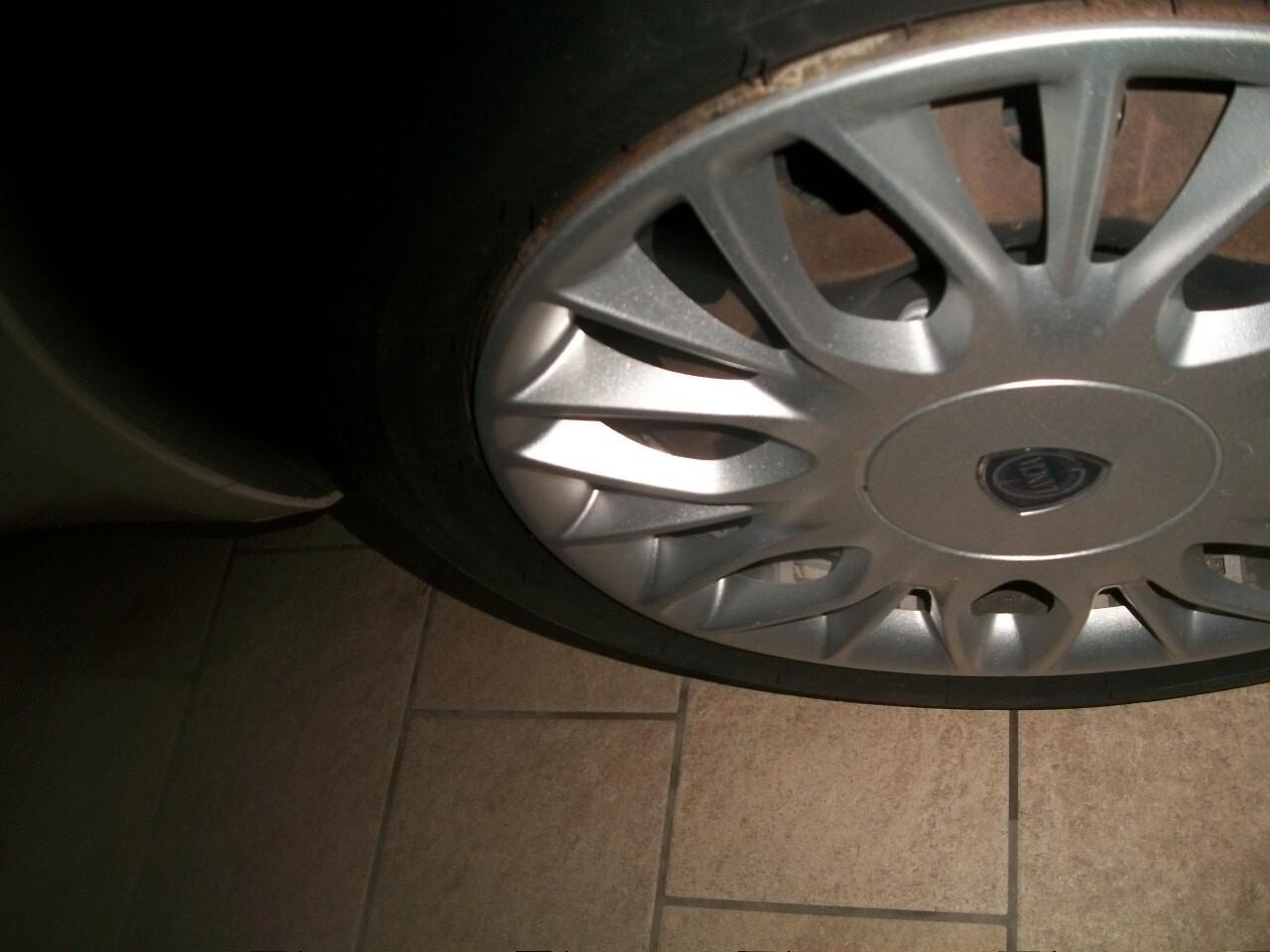 Lancia Ypsilon 1.2 69 CV 5 porte GPL Ecochic Gold DEL 2017 UNICO PROPRIETARIO MONTATO DALLAFABRICA LANCIAGARANZIA UN ANNO