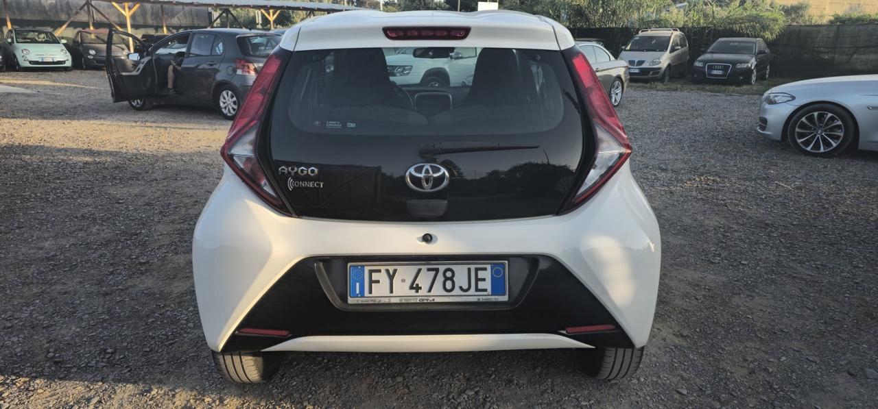 Toyota Aygo Connect 1.0 VVT-i 72 CV 5 porte x-clusiv