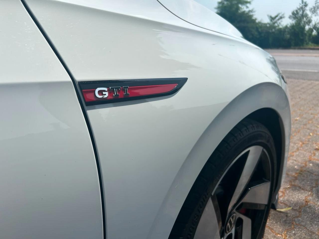Volkswagen Golf GTI 2.0 TSI DSG
