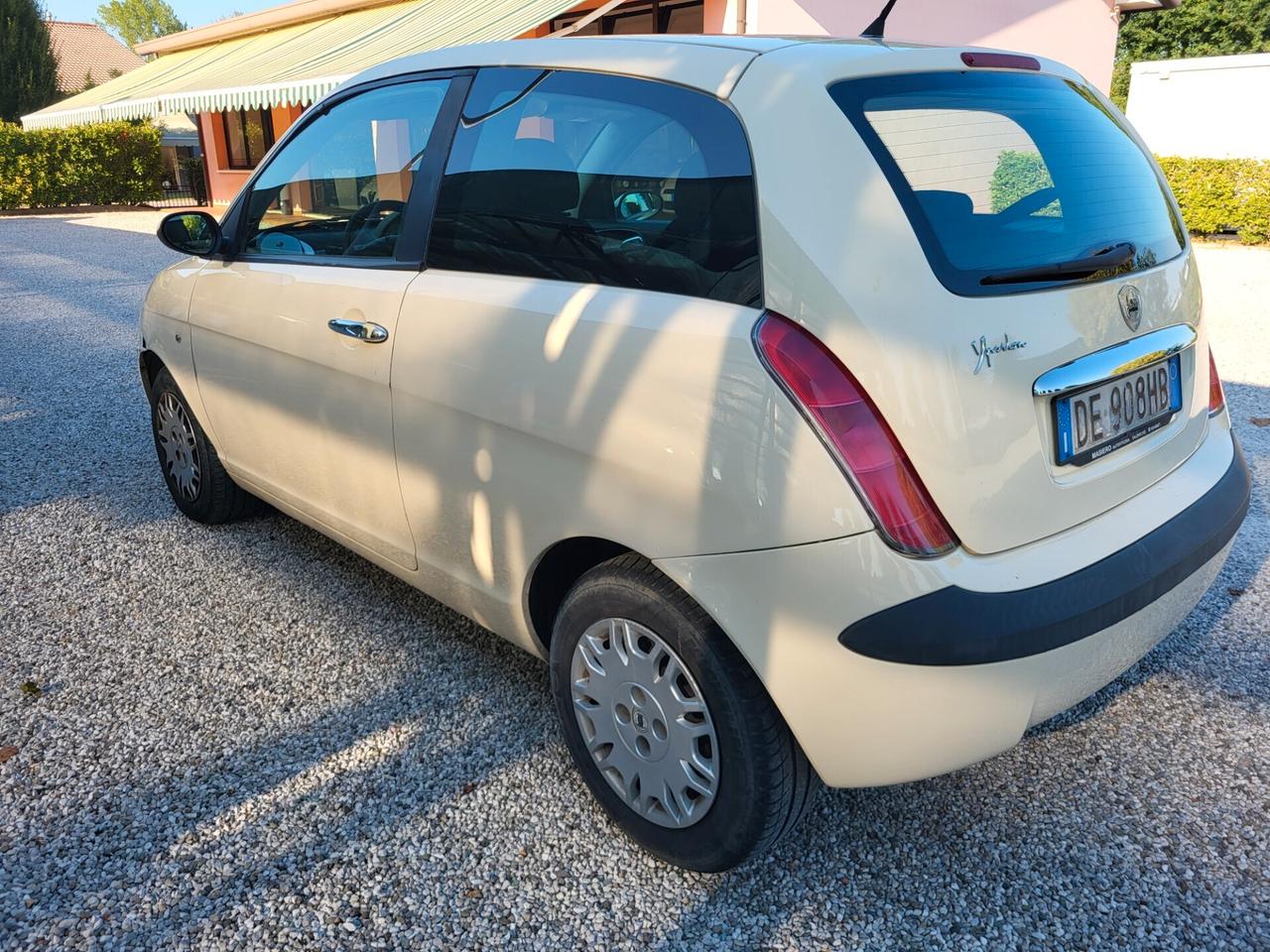 Lancia Ypsilon 1.3 MJT 75 CV Platino