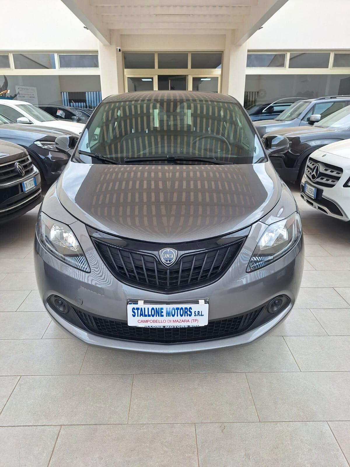 Lancia Ypsilon 1.0 FireFly S&S Hybrid Silver 2023