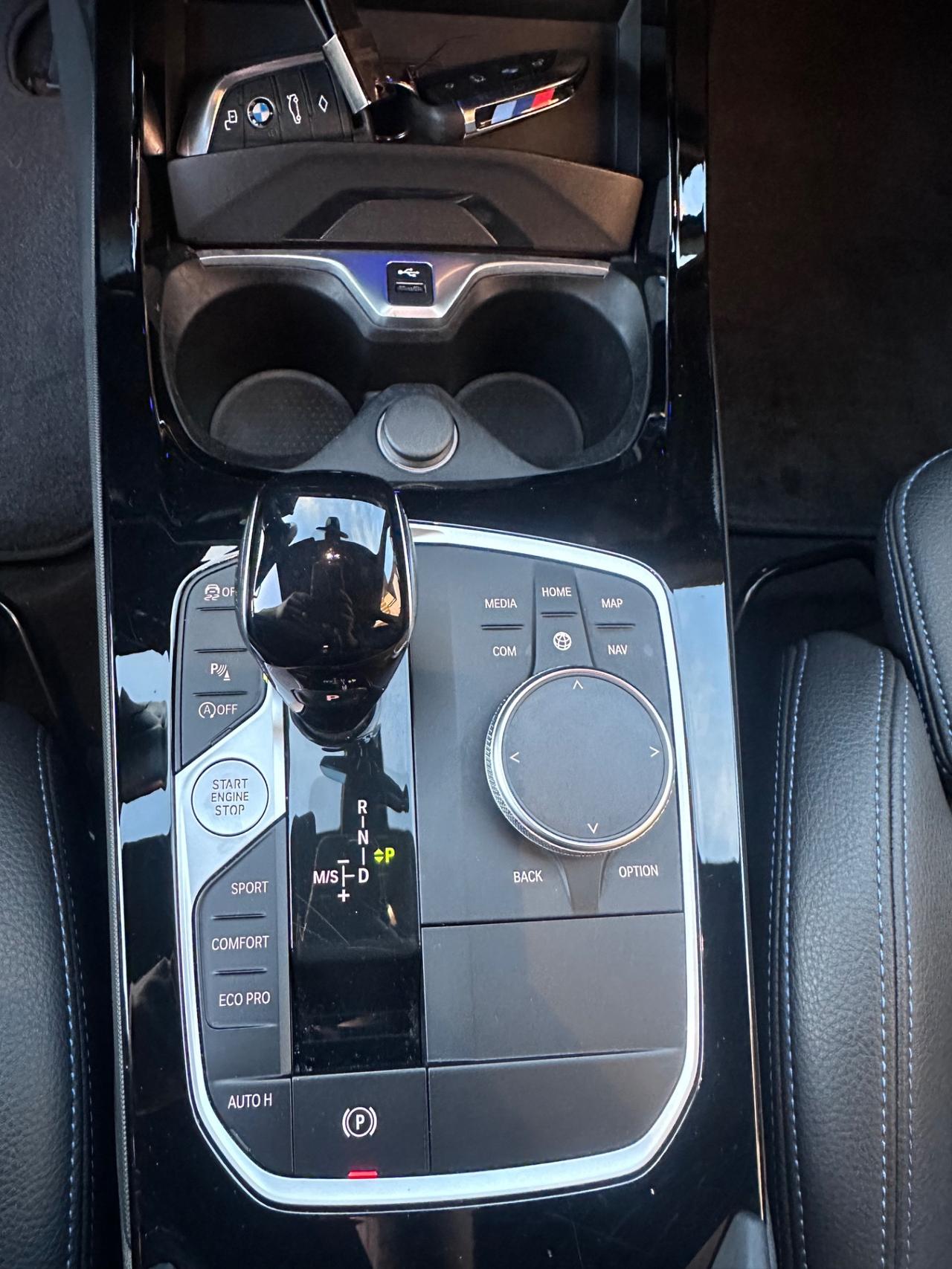 Bmw 118 118d 5p. Colorvision Edition MSPORT