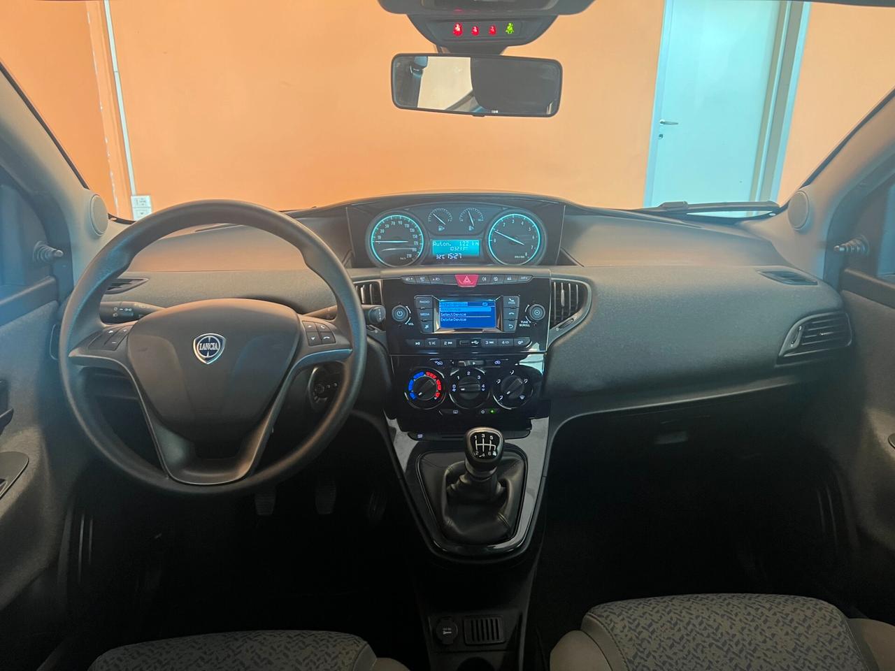 Lancia Ypsilon 1.0 FireFly 5 porte S&S Hybrid Silver