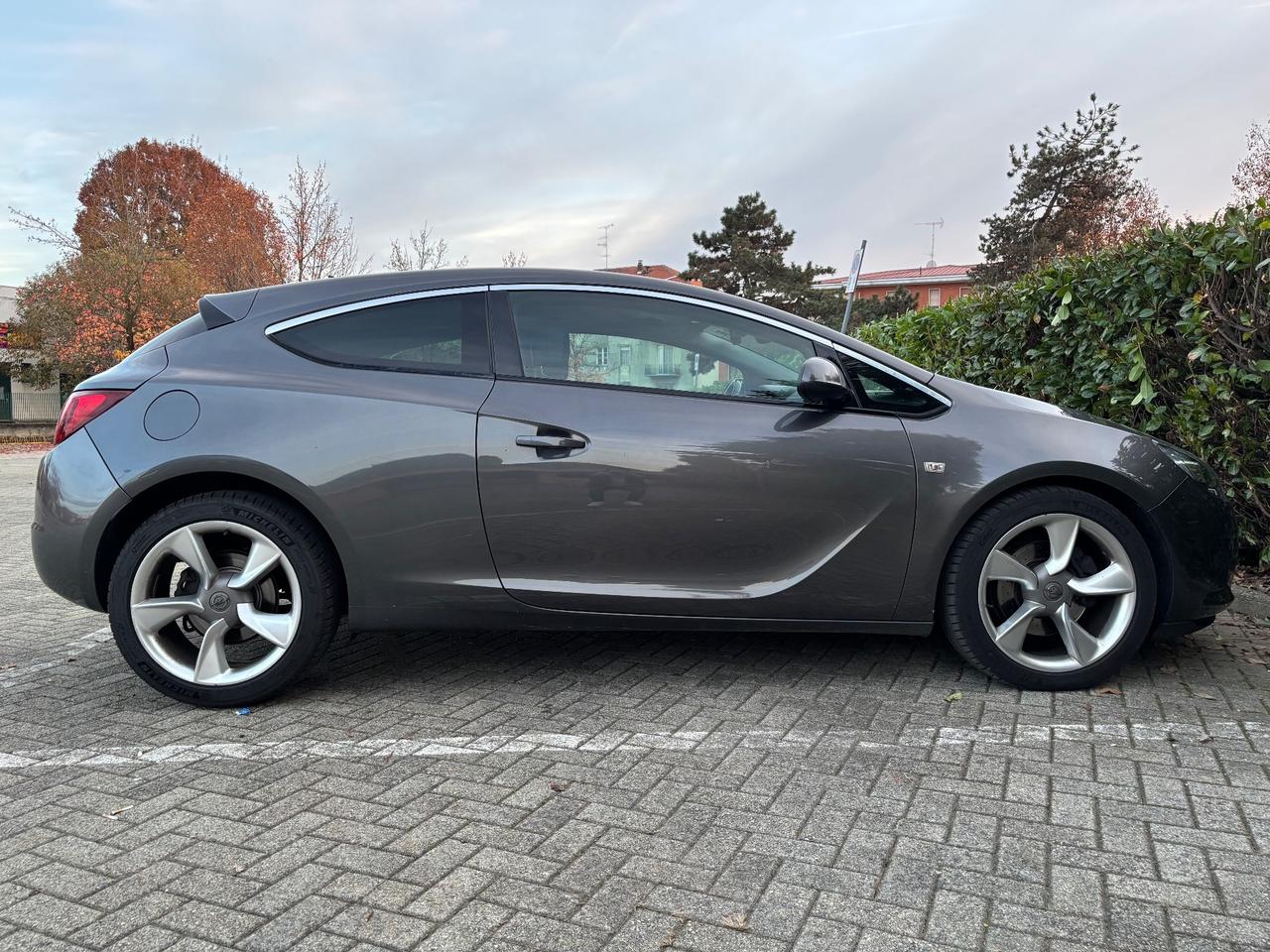 Opel Astra GTC 2.0 CDTI 165CV