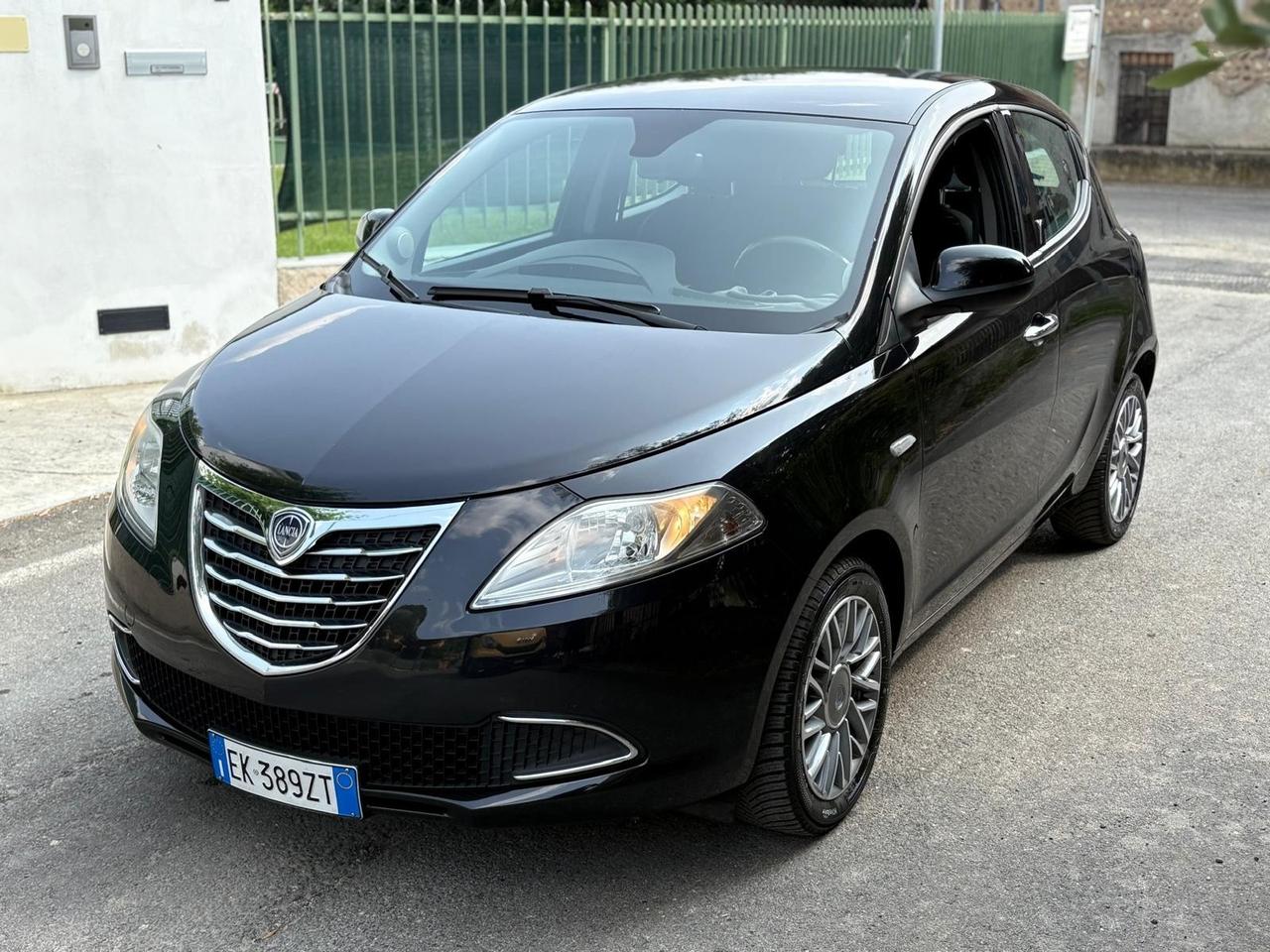 Lancia Ypsilon 0.9 TwinAir 85 CV 5 porte S&S Platinum