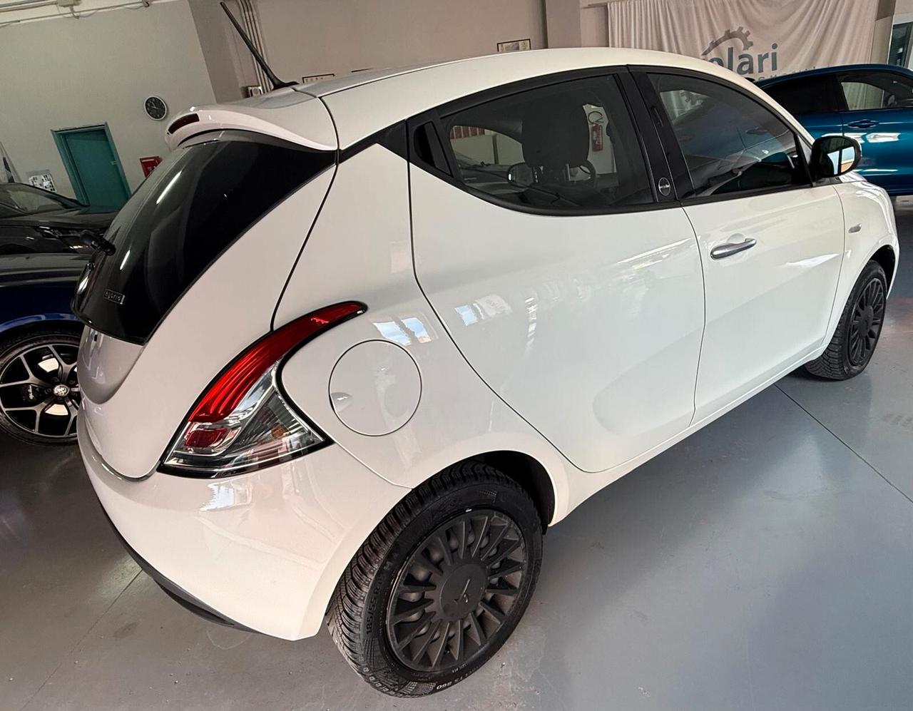 Lancia Ypsilon 1.0 FireFly 5 porte Hybrid Ecochic Silver