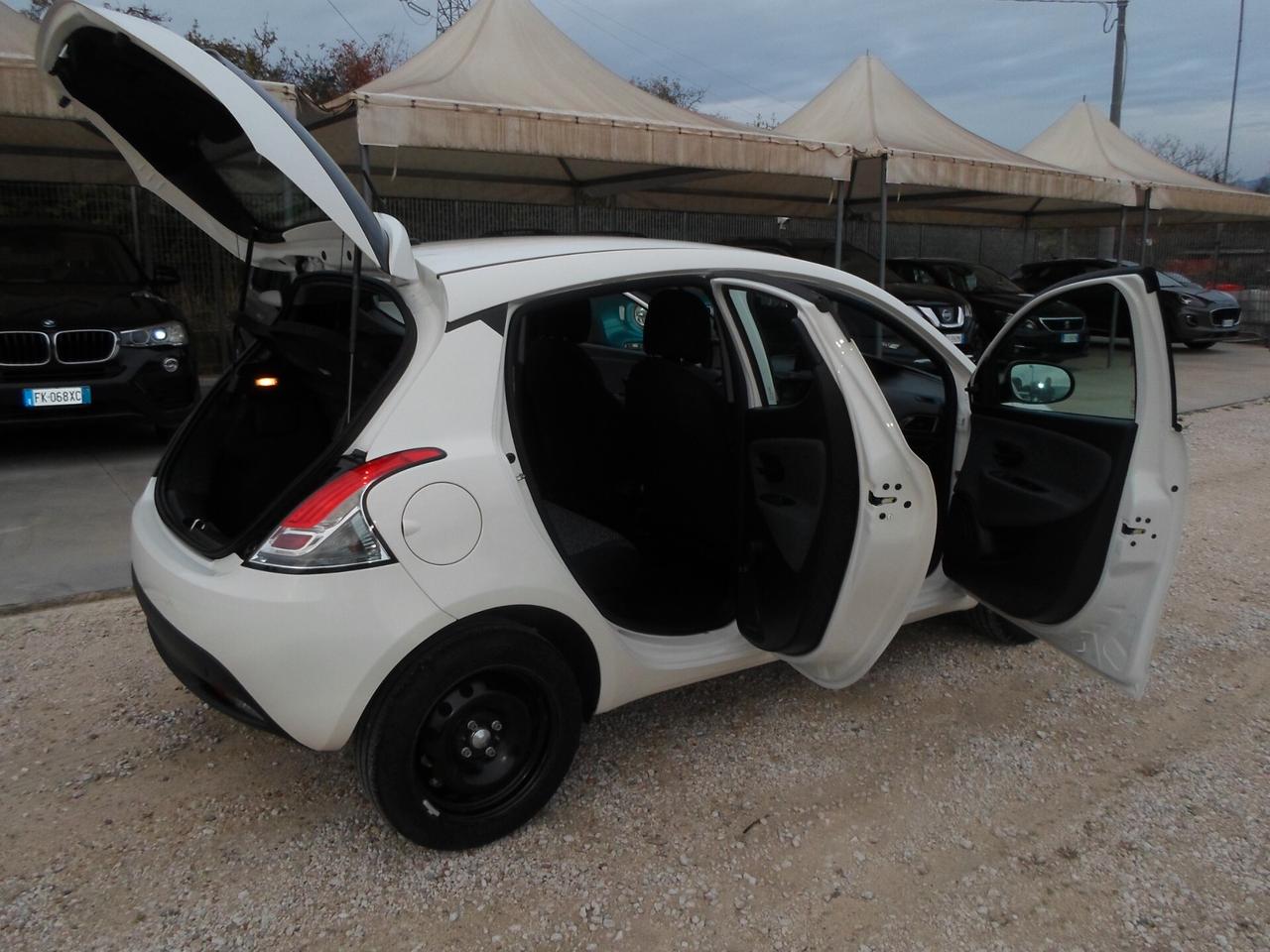 Lancia Ypsilon 1.0 FireFly 5 porte S&S Hybrid Ecochic Gold