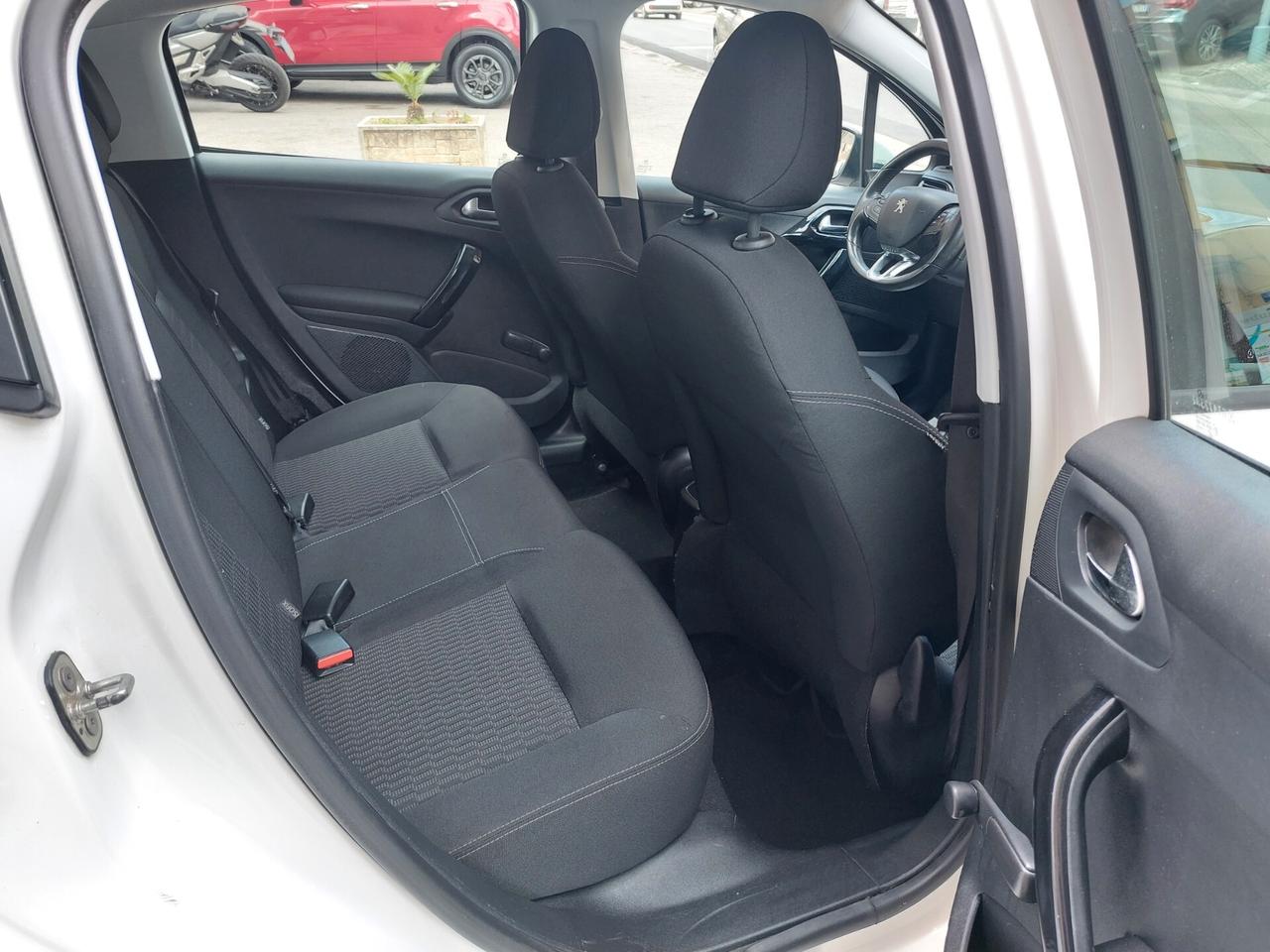 Peugeot 208 1.2 Gpl 82 Cv 5p Allure