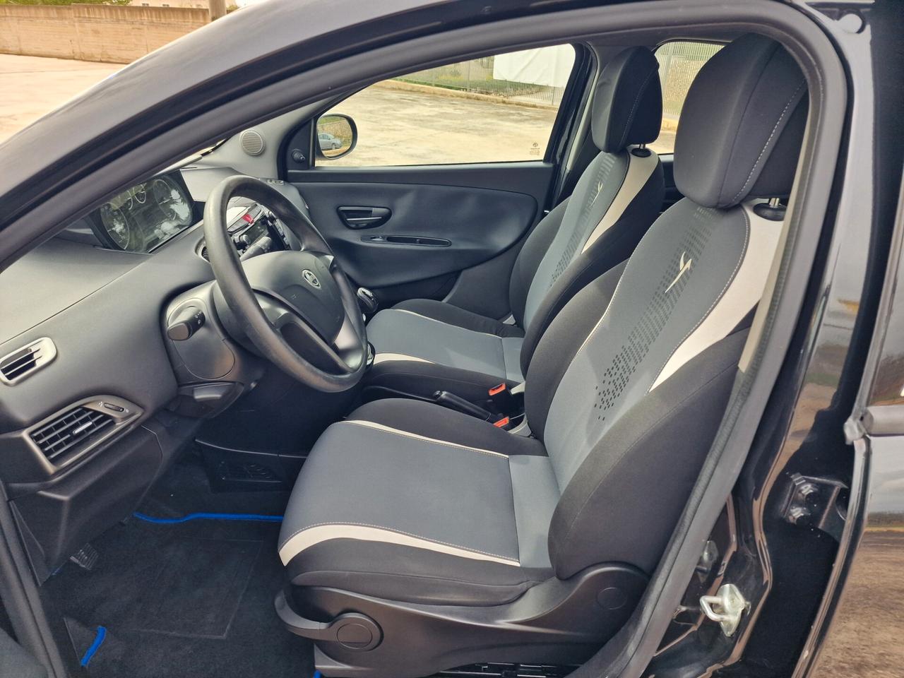 Lancia Ypsilon 1.2 69 CV 5 porte Elefantino