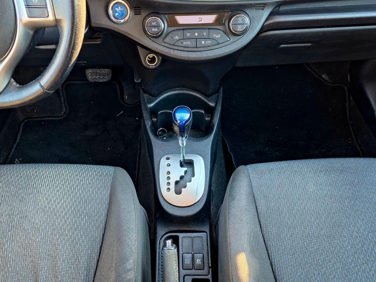 Toyota Yaris 1.5 Hybrid 5 porte Lounge 2014-E5B Automatico NEO