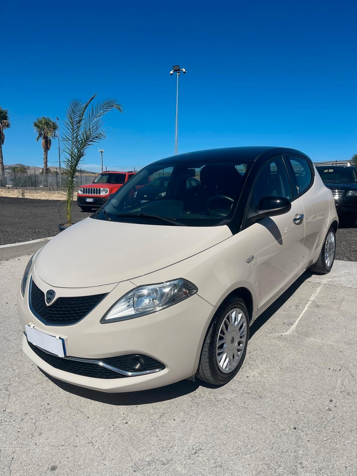 Lancia Ypsilon 1.3 MJT 16V 95 CV 5 porte S&S Silver