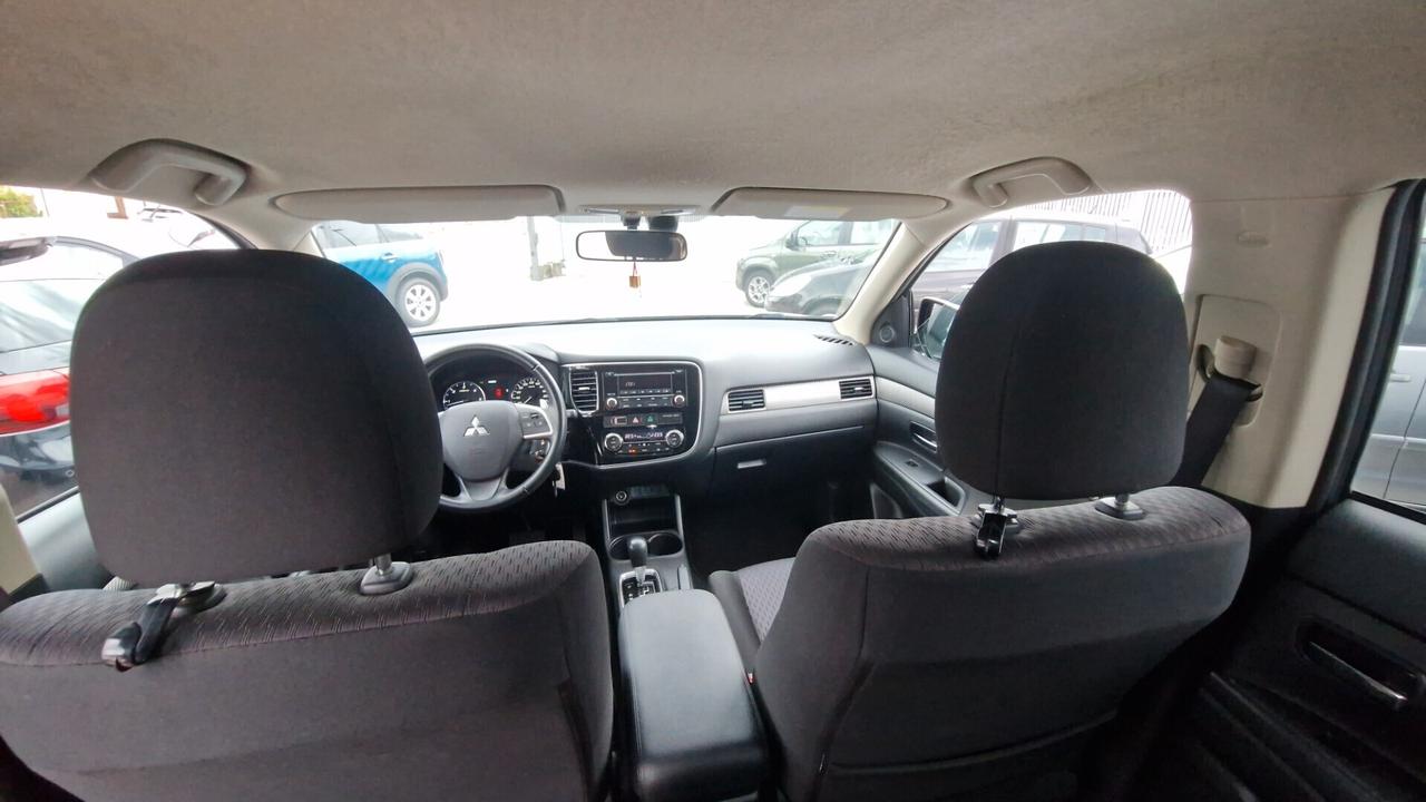 Mitsubishi Outlander 2.2 DI-D 4x4 full automatico