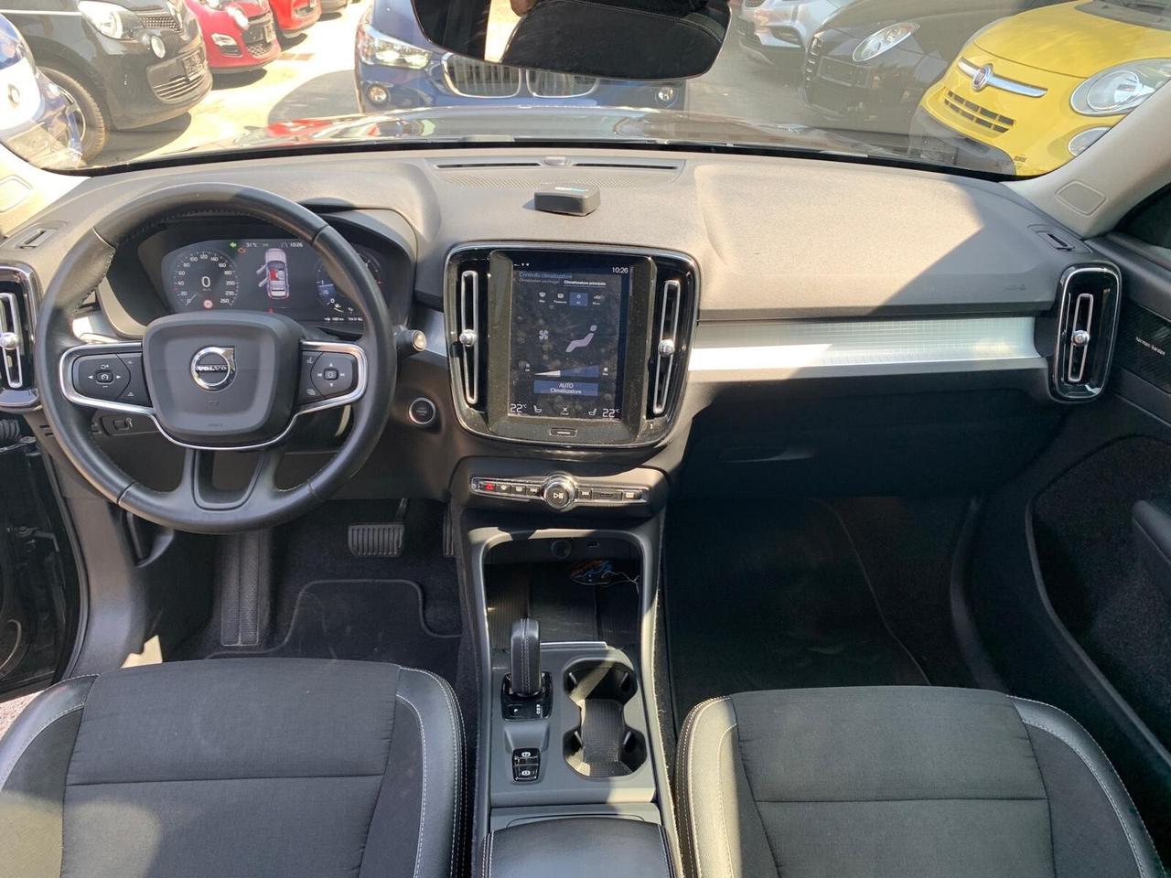 Volvo XC40 2.0 d3 Momentum Navi/Kamera/Tetto/Park/Pelle