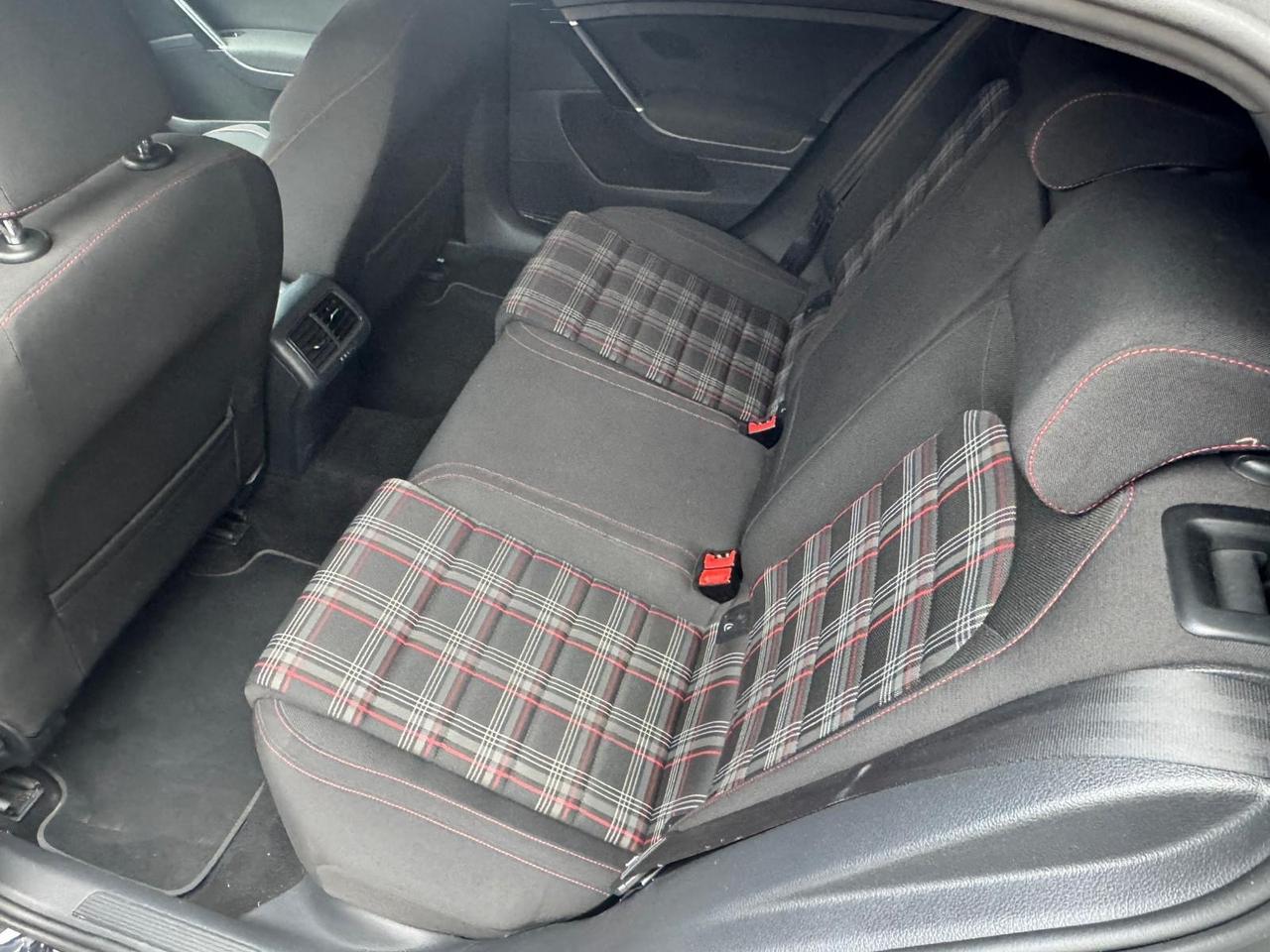 Volkswagen Golf GTI Performance 2.0 TSI 230cv