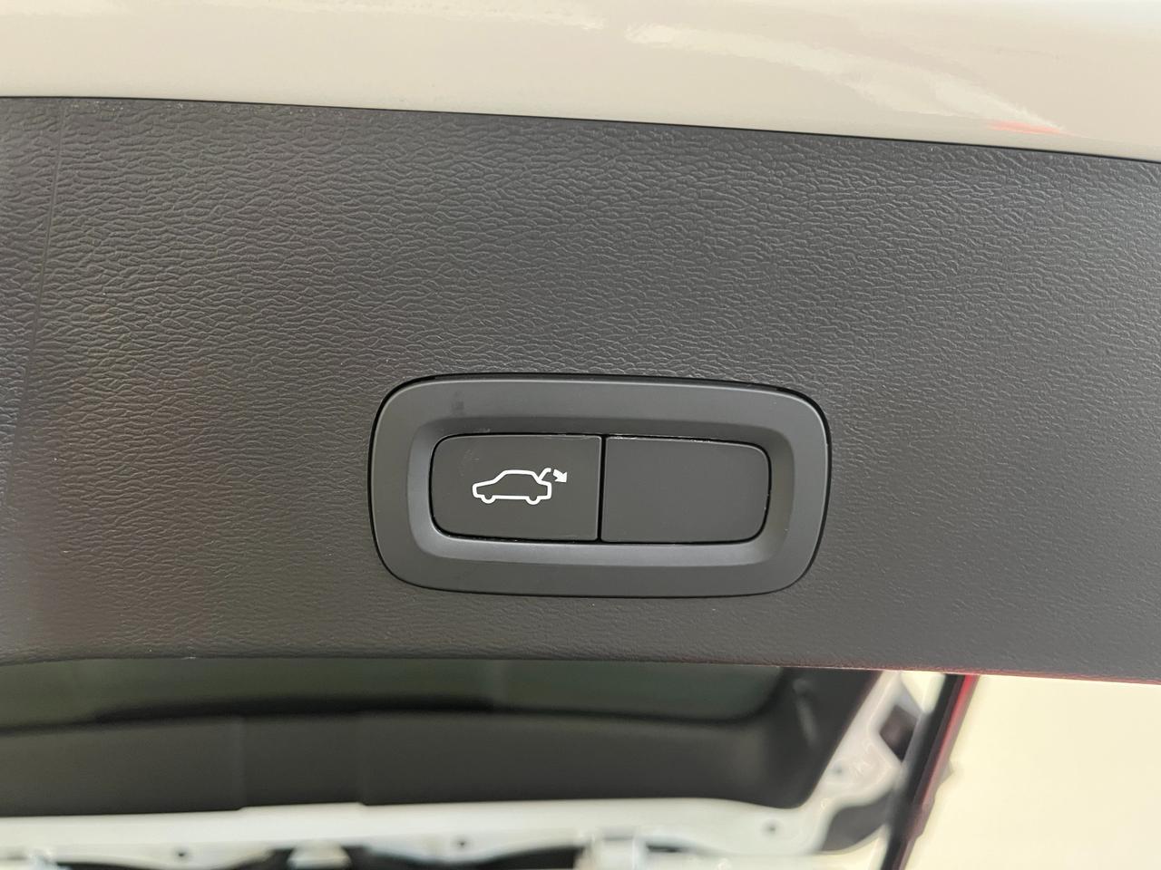 VOLVO XC40 2.0 D3 BUSINESS PLUSS